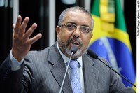 Paim destaca pesquisa e campanha do Senado contra discriminação racial   