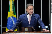 PSDB requer continuidade de investigações sobre a Delta, diz Alvaro Dias