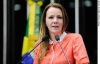 Vanessa Grazziotin comemora aprovação do projeto de redistribuição dos 'royalties'