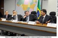 Brasileiro ingere 5 kg de agrotóxicos por ano