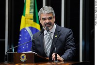 Humberto Costa defende criação de Lei de Responsabilidade Sanitária