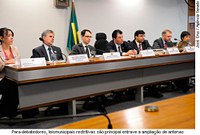 Visando transmissões em 4G, governo e empresas pressionam por 'Lei das Antenas'