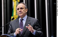 Cristovam questiona contrato para limpeza urbana do DF