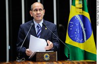 Anibal Diniz comemora resultados do programa Bolsa-Família