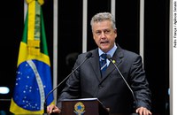 Rollemberg critica governo do DF por contrato de R$ 11,7 bi para gestão do lixo 