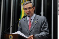 Eduardo Amorim homenageia ministro do STF Carlos Ayres Britto