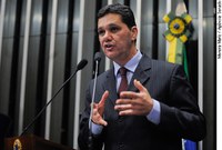 Ferraço lê carta de governador com repúdio ao projeto dos 'royalties' e apelo a Dilma