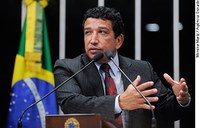 Magno Malta quer ajudar missionários brasileiros presos no Senegal