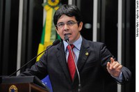 Randolfe critica excessos orçamentários da Assembleia Legislativa do Amapá