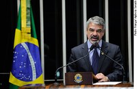 Humberto Costa propõe ação integrada contra pirataria de remédios 