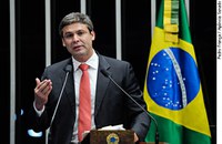 Lindbergh defende veto parcial ao projeto da redistribuição dos 'royalties'