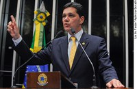 Ricardo Ferraço defende voto facultativo