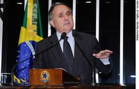 Cristovam Buarque: bem estar e felicidade são mais importantes que renda e consumo