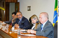 Representantes dos aposentados cobram votação de projeto sobre fator previdenciário