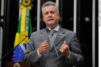 Rollemberg apresenta texto para regulamentar concursos públicos