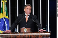 Alvaro Dias defende aprovação de lei anticorrupção e aponta 'lobby' em favor de construtoras