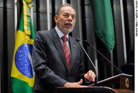 Inácio Arruda comemora inauguração de 'campus' da universidade luso-afro-brasileira