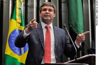 Lindbergh pede mobilização da sociedade por aprovação da MP do setor elétrico