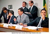 Reunião para leitura do relatório da CPI do Cachoeira começa em clima de conflito