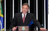 Alvaro Dias quer explicações do governo sobre Operação Porto Seguro