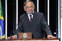 Capiberibe pede rejeição de PEC que retira atribuições do Ministério Público