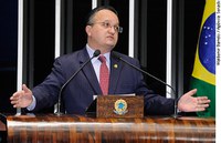 Pedro Taques apoia convocação de Cardozo para falar sobre operação Porto Seguro