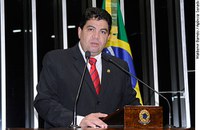 Cidinho Santos quer aperfeiçoamento da legislação sobre serviço de táxis