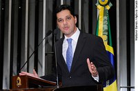 Ricardo Ferraço critica modelo de partilha para exploração do petróleo