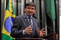 Wellington Dias defende sanção a projeto dos 'royalties' do petróleo