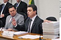 Odair retira acusações a jornalistas e Gurgel no relatório da CPI