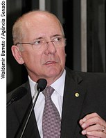 Paulo Bauer pede inclusão em pauta de proposta que zera impostos dos medicamentos 