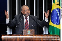 Paim apoia manifestação de aposentados na Câmara dos Deputados