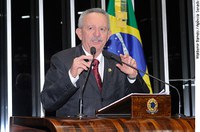 Benedito de Lira defende Lula de acusações de Valério