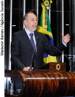 Inácio Arruda vê preconceito em denúncias contra Lula