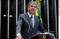 Petecão lamenta adiamento da votação de veto dos royalties: 'Tristeza muito grande'