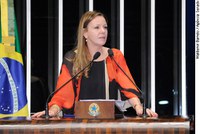 Vanessa Grazziotin cumprimenta Dilma por ajuda a vítimas das cheias no AM