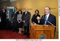 Sarney participa da abertura da exposição Constituições Brasileiras