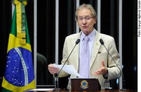 Casildo Maldaner defende descentralização fiscal em favor dos municípios