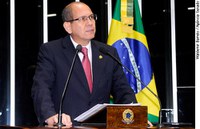 Anibal Diniz rebate críticas contra direção da Petrobras