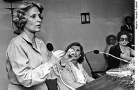 Recepção calorosa escondeu preconceito, diz senadora pioneira