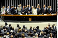 Hugo Chávez recebe homenagens de parlamentares