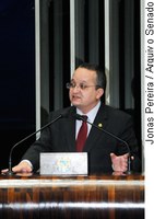 Pedro Taques defende divisão igualitária dos royalties