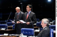 Senado aprova voto de pesar pela morte de Hugo Chávez