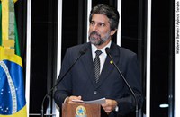 Valdir Raupp presta homenagem às mulheres e diz que direitos têm que ser monitorados