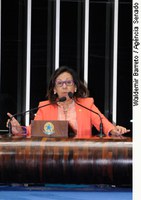 Lídice vai propor aprovação de PEC das domésticas sem emendas