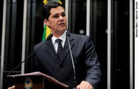 Ricardo Ferraço denuncia manobra para retirar estaleiro do Espírito Santo