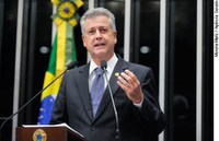 Rodrigo Rollemberg saúda papa Francisco