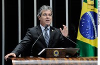 Jorge Viana registra início da construção de habitações populares no Acre