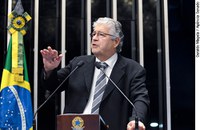 Requião vê com ceticismo debate sobre novas regras do FPE