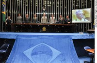 Poeta e político, Ronaldo Cunha Lima é homenageado no Senado